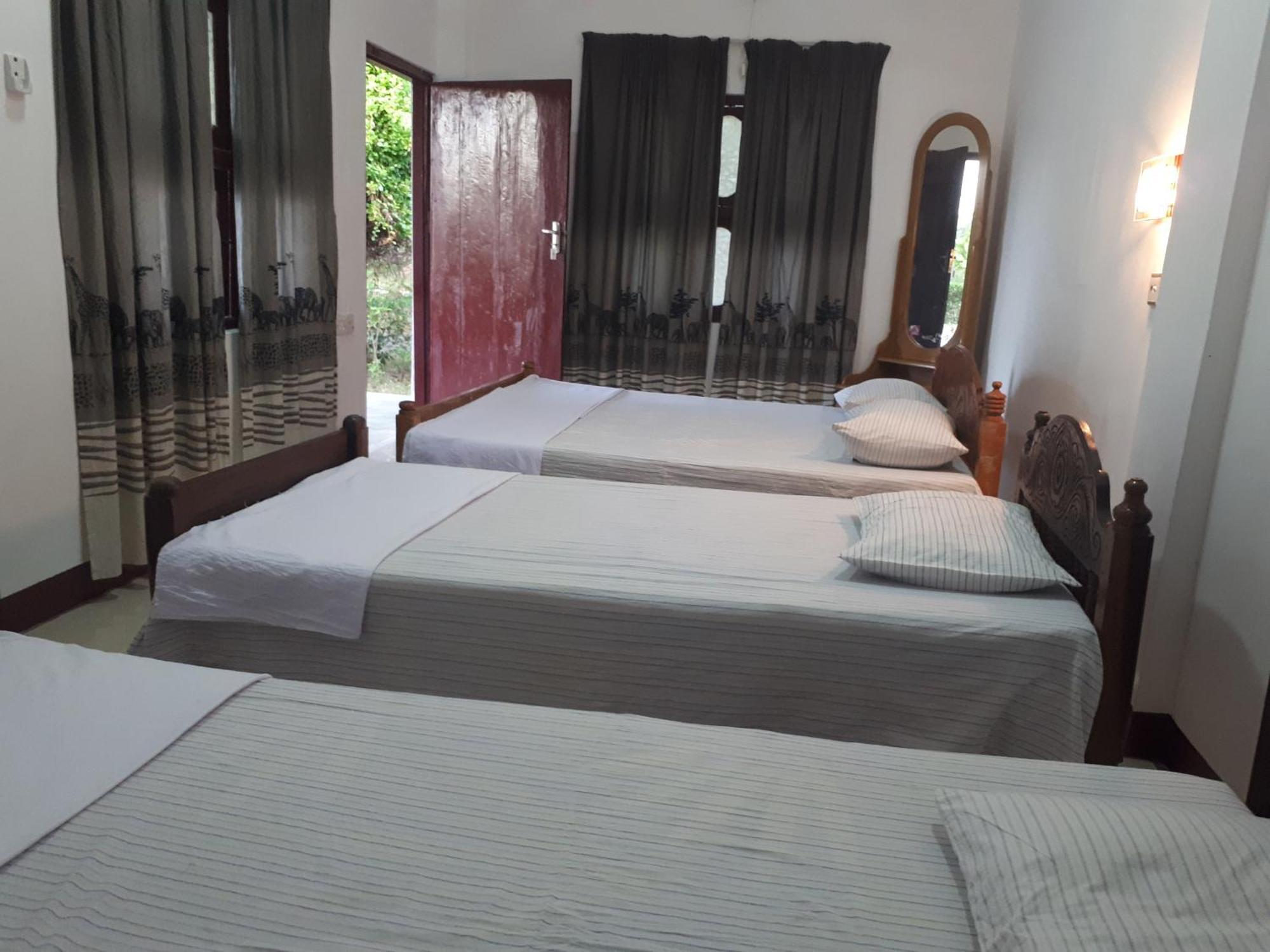 Ahsram Accommodations Passikudah Exterior foto